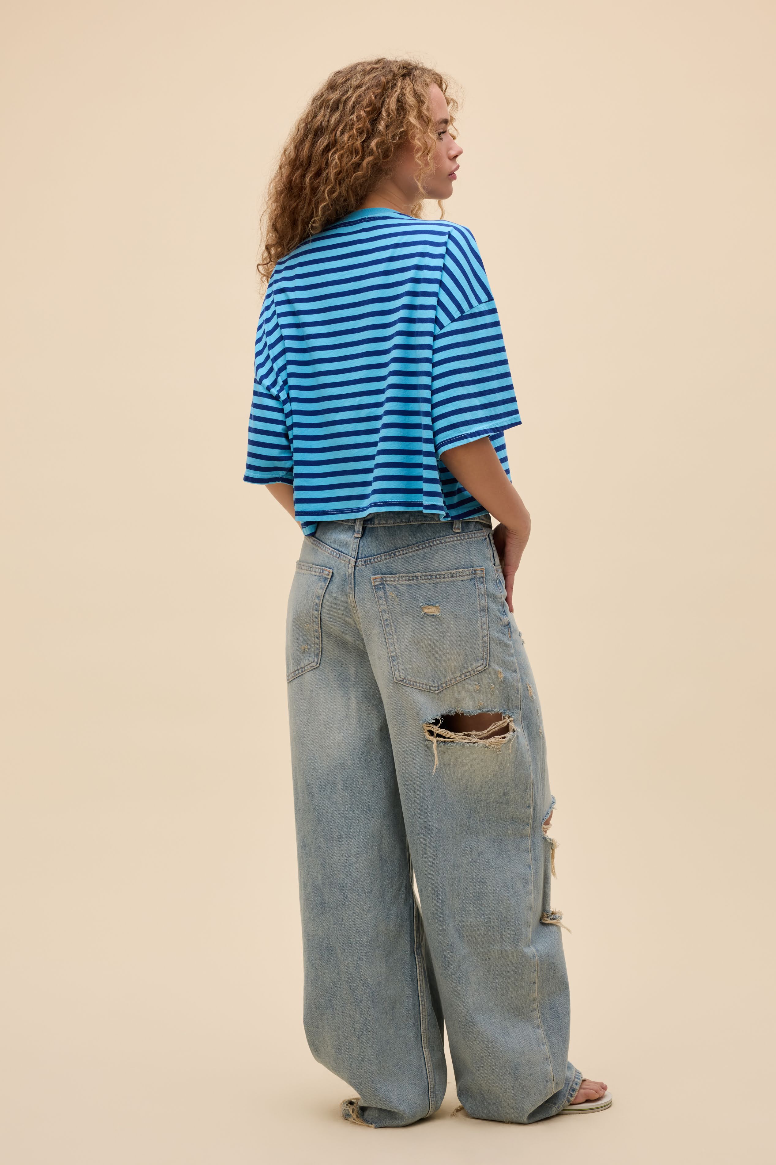 10 Stripe Cropped OS Tee - Image 3